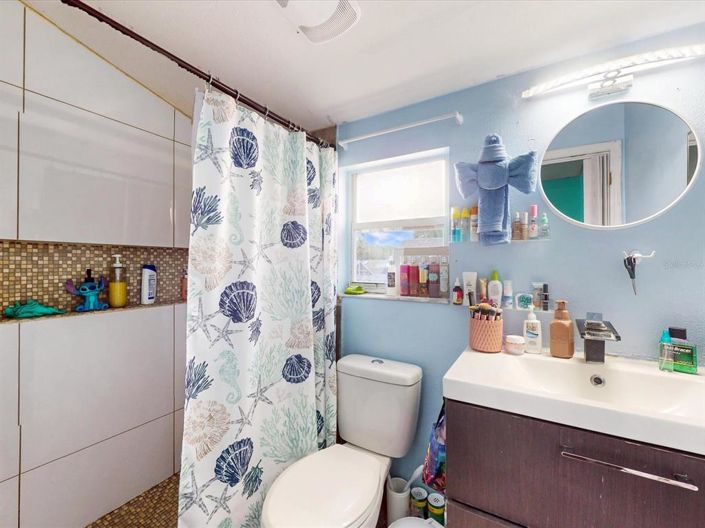 Image No.25-6 Bed Property for sale