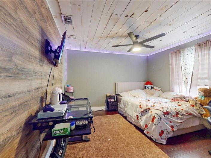 Image No.26-6 Bed Property for sale