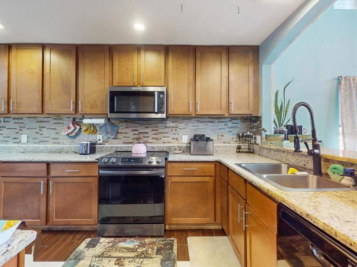 Image No.6-6 Bed Property for sale