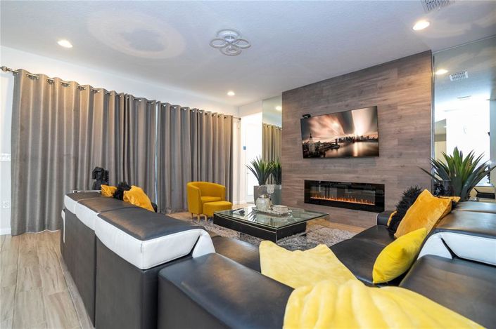 Image No.16-6 Bed Property for sale