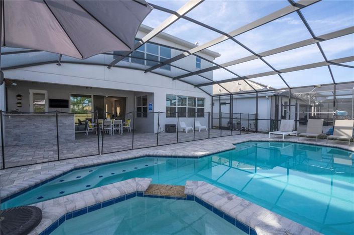 Image No.30-6 Bed Property for sale