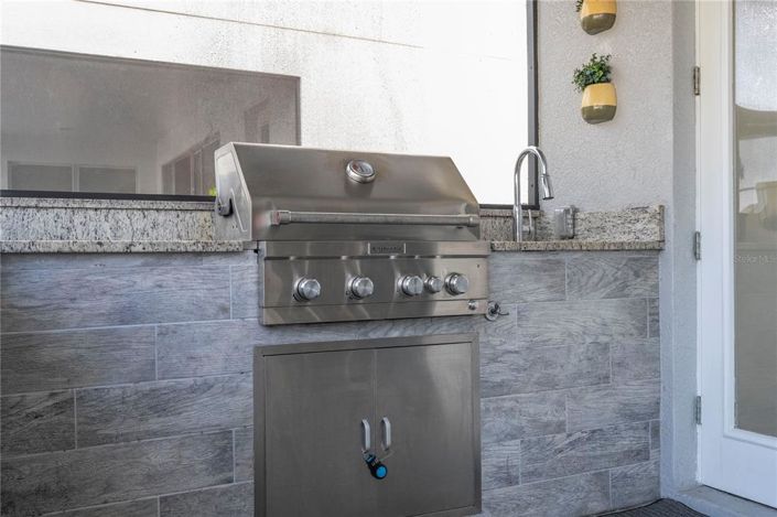 Image No.32-6 Bed Property for sale