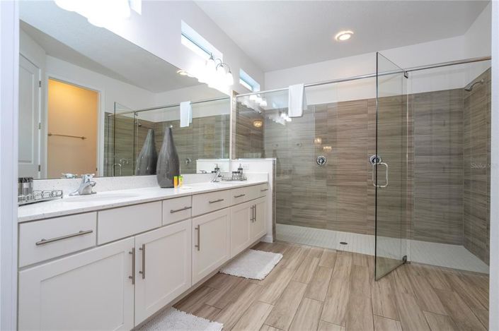 Image No.8-6 Bed Property for sale