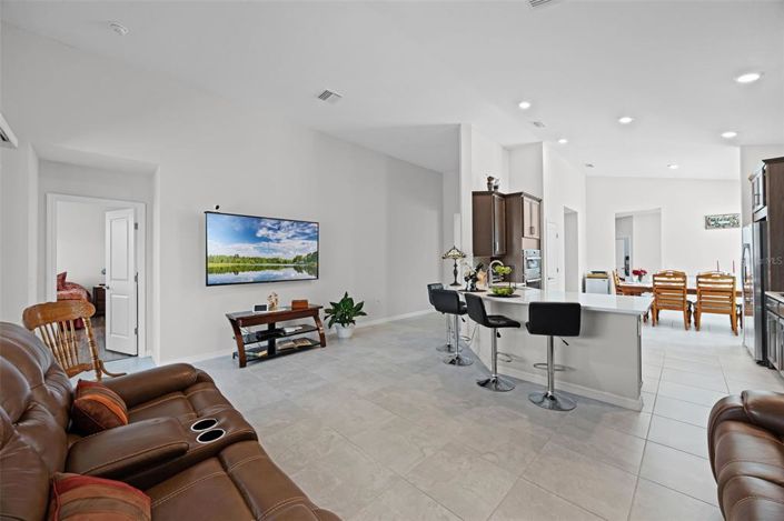 Image No.8-3 Bed Property for sale