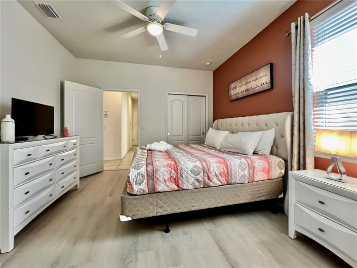 Image No.14-7 Bed Property for sale