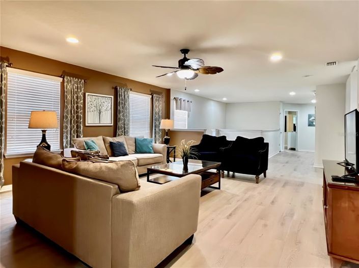 Image No.20-7 Bed Property for sale