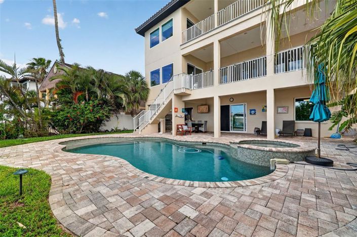 Image No.16-4 Bed Property for sale