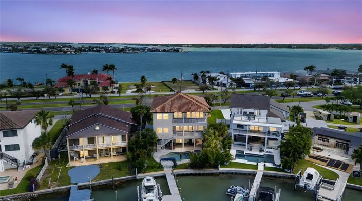 Image No.40-4 Bed Property for sale