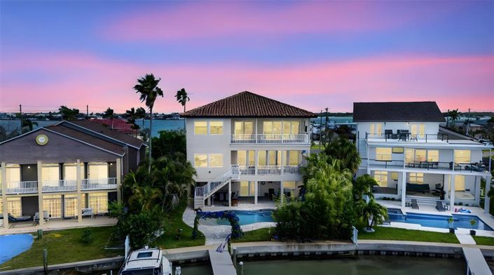 Image No.42-4 Bed Property for sale