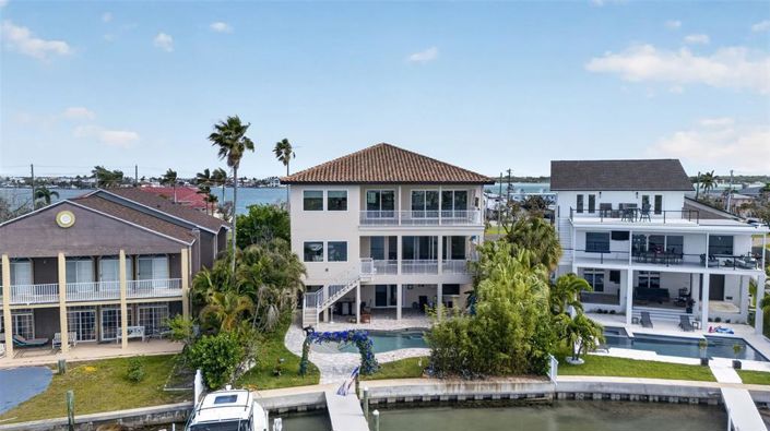 Image No.43-4 Bed Property for sale