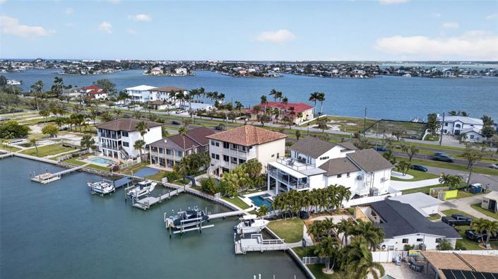 Image No.55-4 Bed Property for sale