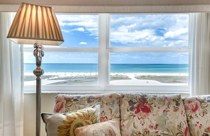 Image No.10-3 Bed Property for sale