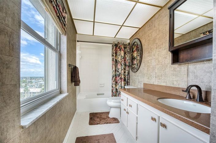 Image No.21-3 Bed Property for sale