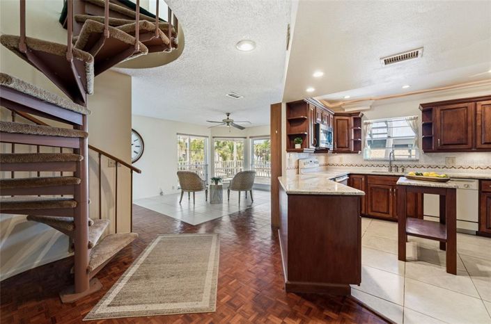 Image No.7-4 Bed Property for sale