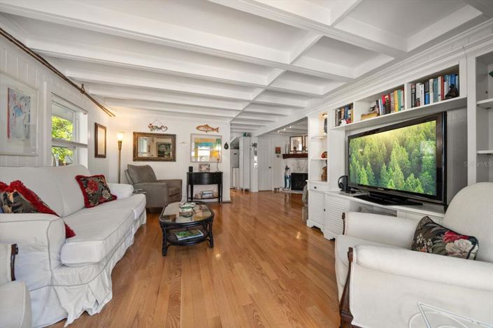 Image No.10-1 Bed Property for sale