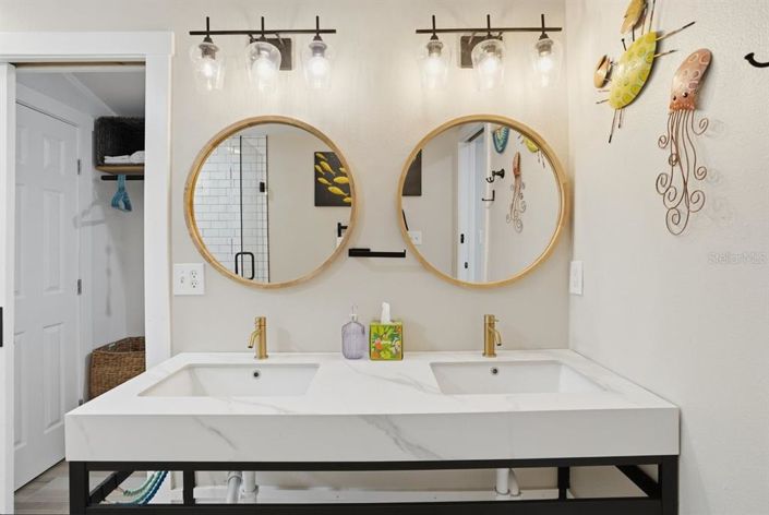 Image No.14-4 Bed Property for sale