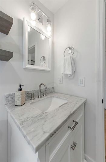 Image No.27-2 Bed Property for sale