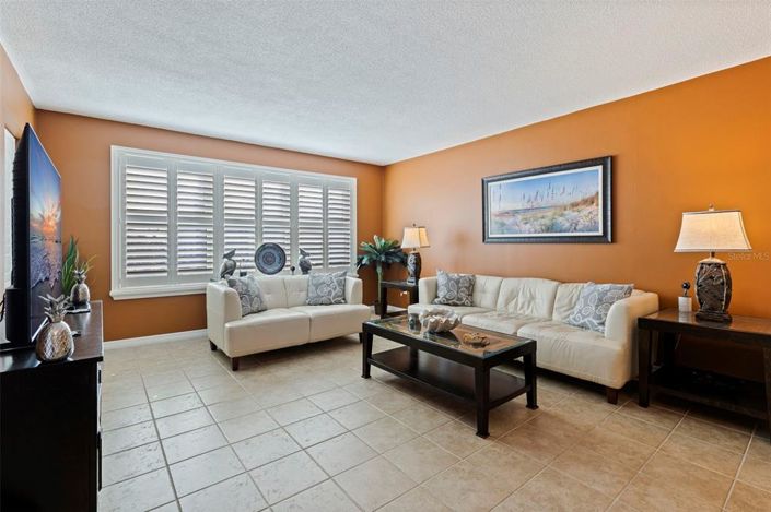 Image No.8-2 Bed Property for sale