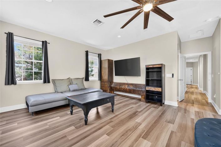 Image No.54-4 Bed Property for sale