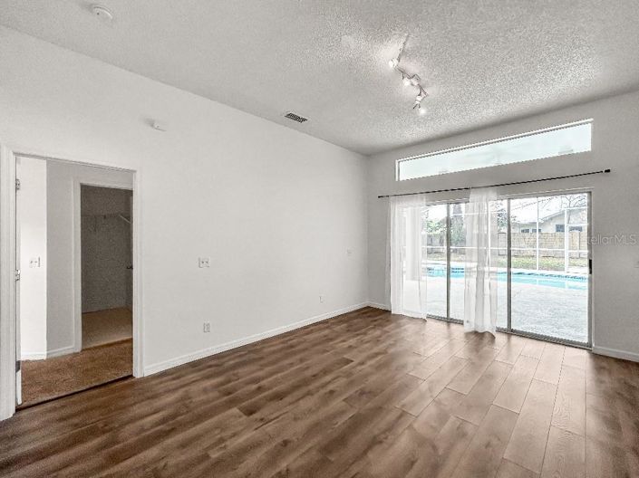 Image No.4-4 Bed Property for sale