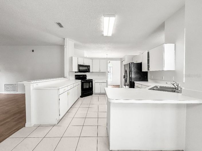 Image No.6-4 Bed Property for sale