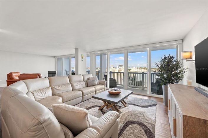 Image No.22-2 Bed Property for sale