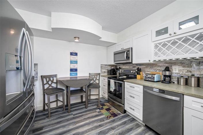 Image No.10-2 Bed Property for sale