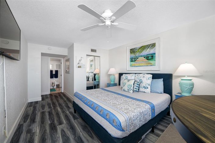 Image No.17-2 Bed Property for sale