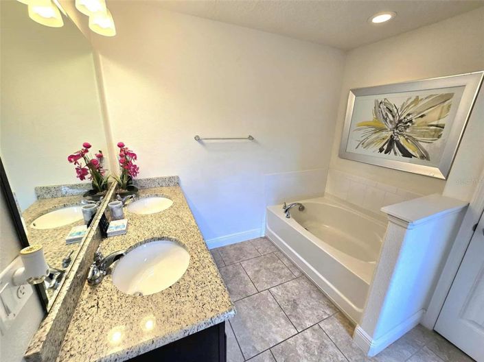 Image No.45-5 Bed Property for sale