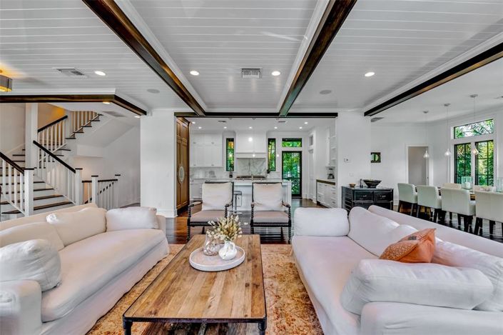 Image No.10-5 Bed Property for sale