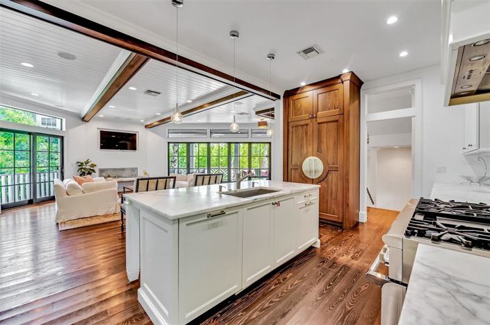 Image No.14-5 Bed Property for sale