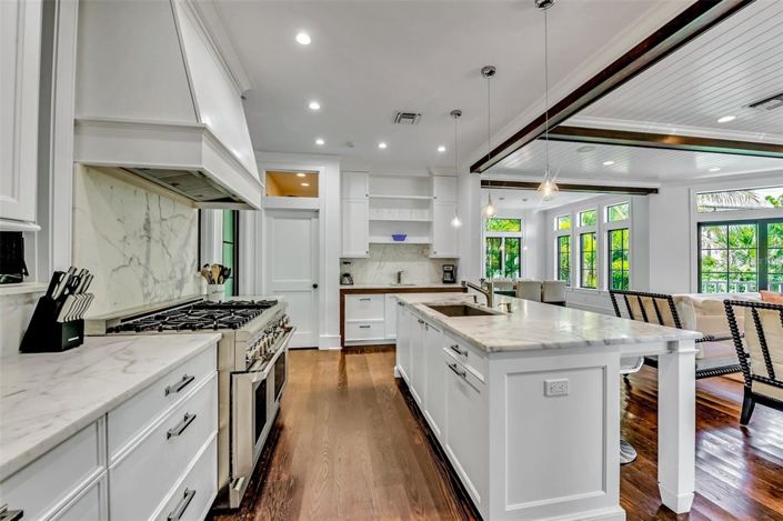 Image No.15-5 Bed Property for sale