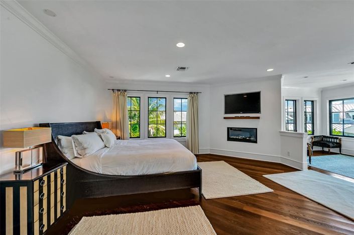 Image No.17-5 Bed Property for sale