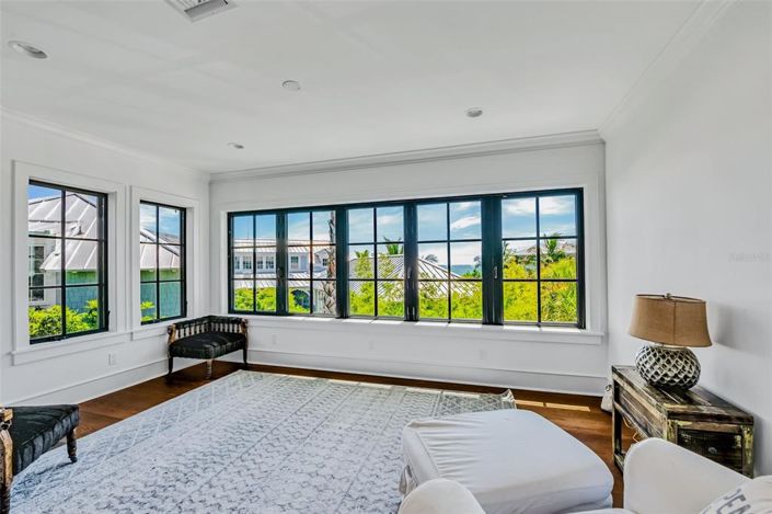 Image No.19-5 Bed Property for sale