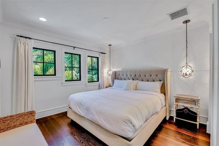 Image No.23-5 Bed Property for sale