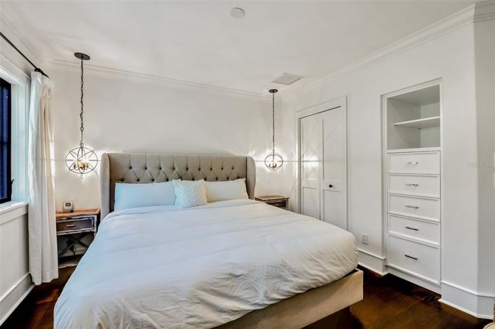 Image No.24-5 Bed Property for sale