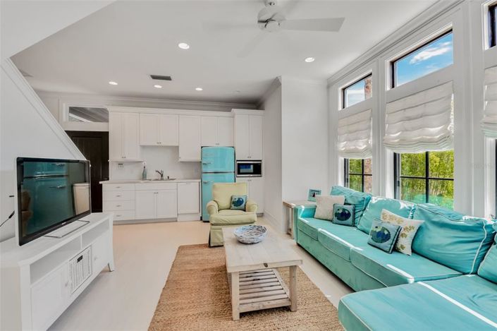 Image No.37-5 Bed Property for sale