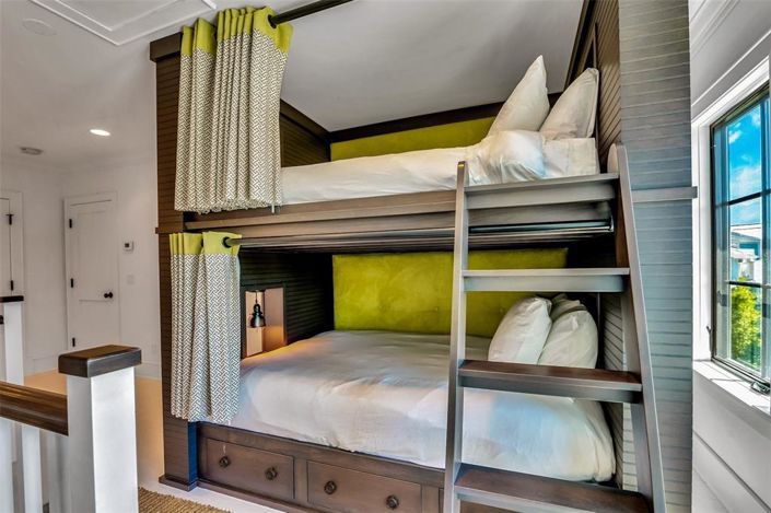 Image No.40-5 Bed Property for sale