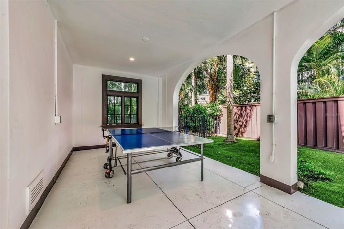 Image No.50-5 Bed Property for sale