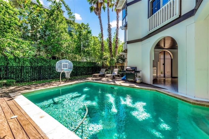 Image No.52-5 Bed Property for sale