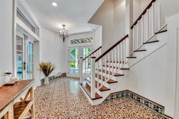 Image No.6-5 Bed Property for sale