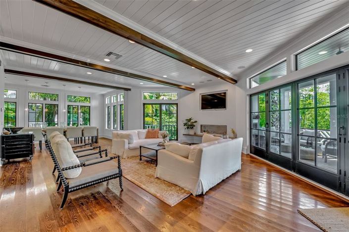 Image No.9-5 Bed Property for sale