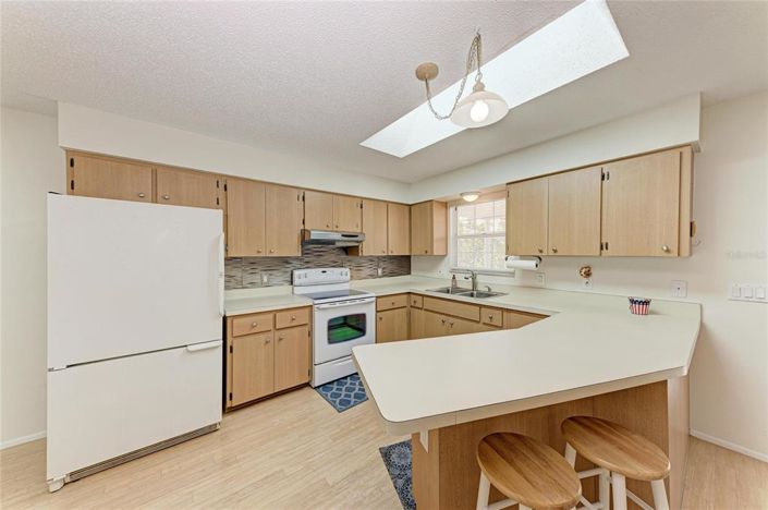 Image No.13-2 Bed Property for sale