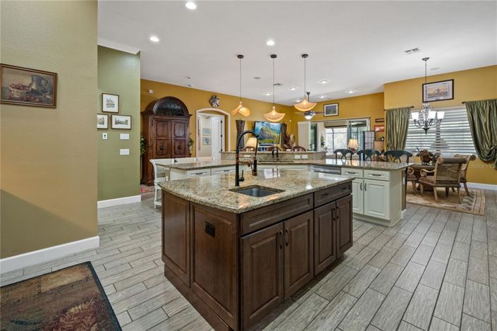 Image No.11-4 Bed Property for sale