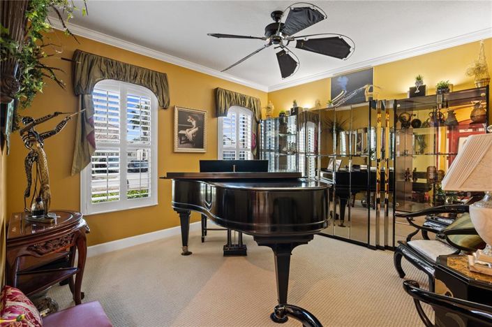 Image No.6-4 Bed Property for sale