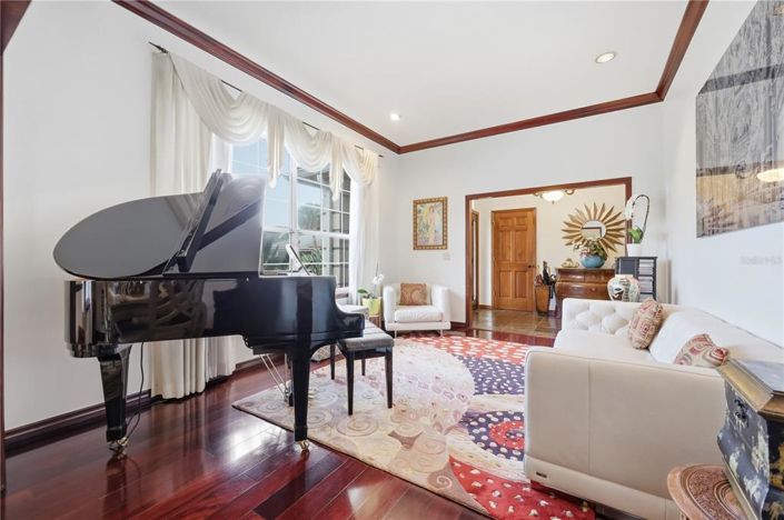 Image No.10-4 Bed Property for sale