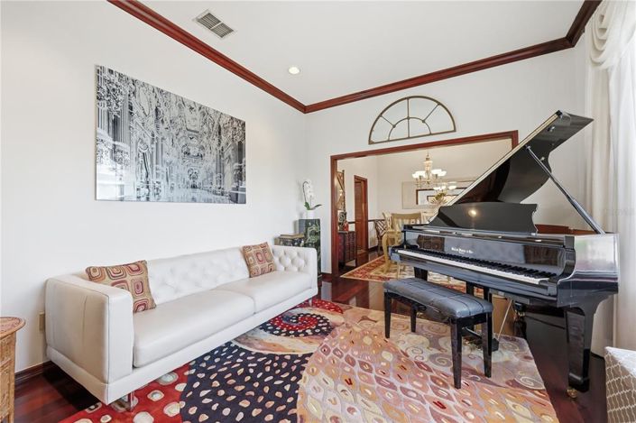 Image No.11-4 Bed Property for sale