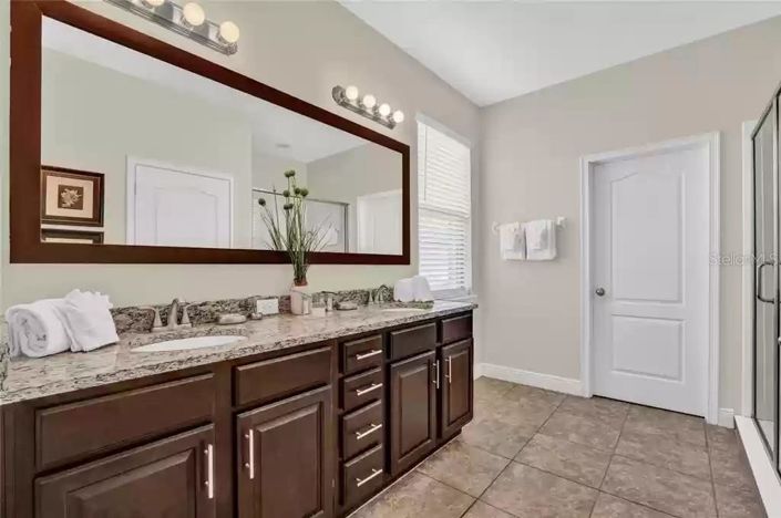 Image No.18-4 Bed Townhouse for sale