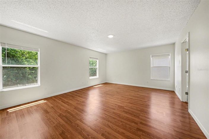 Image No.4-Propriété de 4 chambres à vendre à Clermont