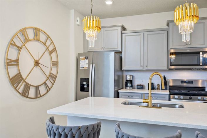 Image No.17-6 Bed Property for sale